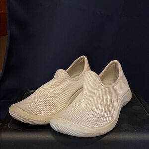 Arcopedico Slip-On Knit Flats in Off-White